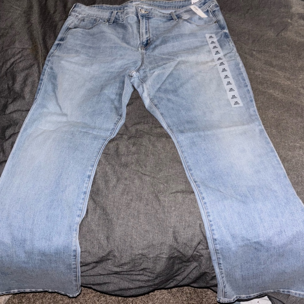 Brand new, never worn Old Navy Kicker Boot Cut light blue jeans size 18